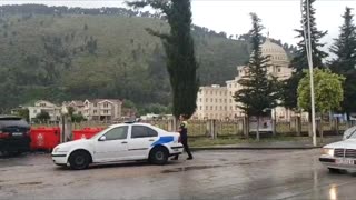 Berat/ Shoferi i dehur përplas dy mjete të bankës, arrestohet