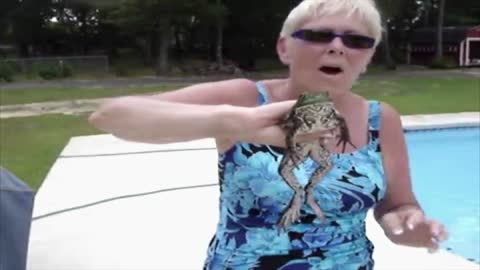 Woman Finds Frog In Her Pool That Keeps Calling For Its Mom