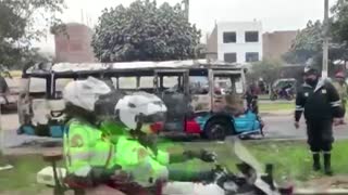 Peruvian driver flees and sets bus on fire to avoid fine