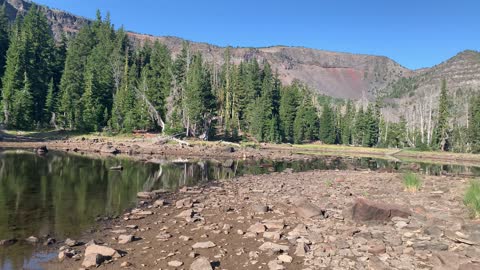 Central Oregon - Little Three Creek Lake - Discovering a hidden lake - 4K