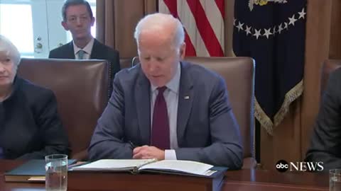 Biden announces new sanctions on Russia oligarchs ||