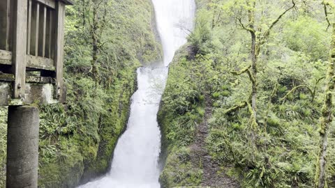 The INCREDIBLE Bridal Veil Falls – Columbia River Gorge National Scenic Area – Oregon – 4K