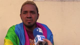 César Mejía, el joven gay que defiende los derechos LGBT en la caravana migrante