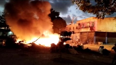 Comunidad decidió quemar basurero satélite en el barrio El Pozón