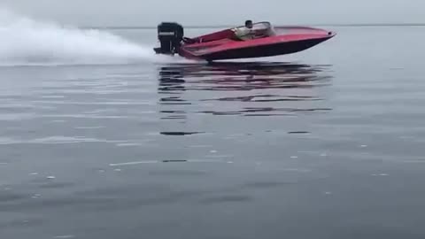 What a speedy little boat !