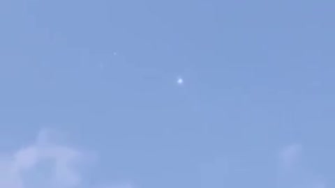 UFO: Mysterious light apparitions in the sky over Lyon France