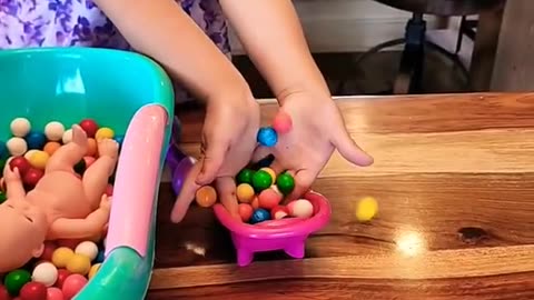 🍬ASMR Cute Baby Girl Playing Gumball Candy and babygirl