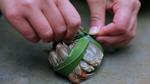 Crab Mitten - use more than 10 hairy crabs to make a crab feast