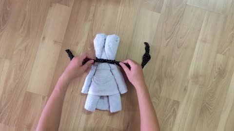 How to make a teddy bear using a towel