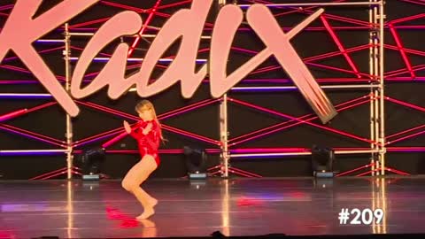 ¡Bailarina de 11 años es una mini Britney Spears!