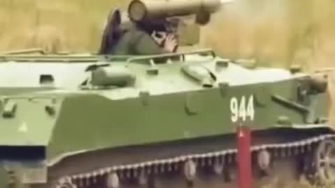 xe tăng Nga bắn cháy xe Ukraine