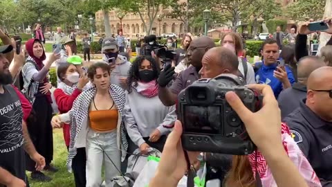 Police are tearing down tents that belong to pro-Palestinian protestors at University of California