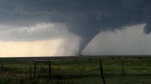 Impressive Time Lapse Video of a Huge Tornado.