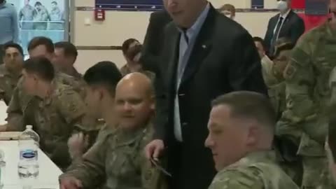 Joe Biden very happy to eat PIZZA with service members in Rzeszow, Poland (03.2022)