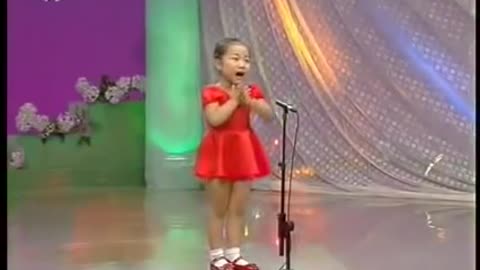 Adorable girl sings like a doll! Cute Song