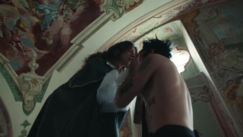 PALAYE ROYALE - Broken (Official Music Video)