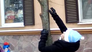 Russian Santa Rescues Kitty from Tree