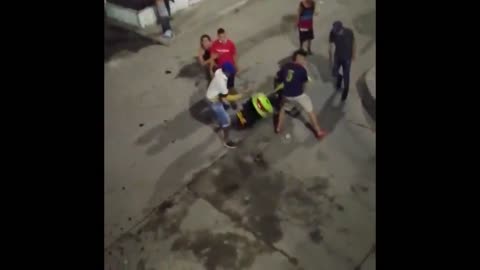 En Cúcuta jóvenes agredieron a policías que llegaron a hacer respetar el Toque de Queda