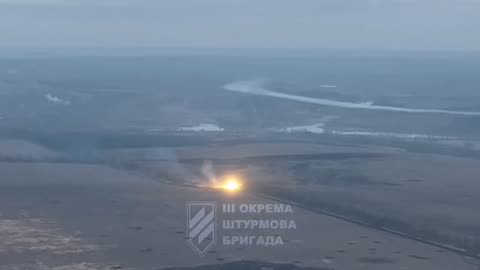 💥🎯 A tank of the 3rd Armored Brigade fires from two kilometers away with