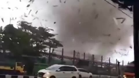 🌪️🔥 Urgent News: Severe Tornado Causes Devastation in West Java! 🚨