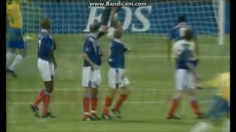 Roberto Carlos amazing free kick for Brazil