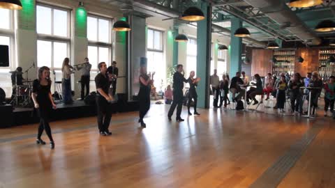Spontaneous Irish music and dancing inside Guinness Storehouse in Dublin
