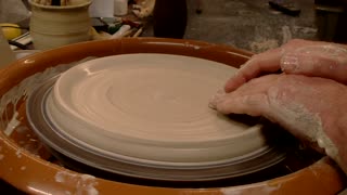 Muirhead Pottery: Throwing Demonstration