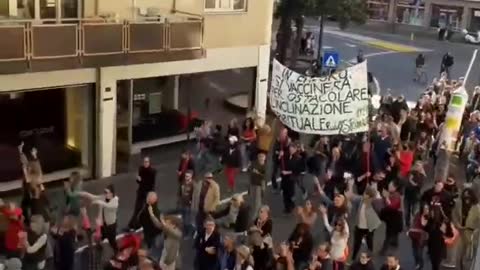 Demonstrationer og blokeringer i Italien mod krav om coronapas
