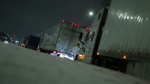 Freedom Convoy: Situation at the road leading to Ambassador Bridge (U.S.-Canada border)