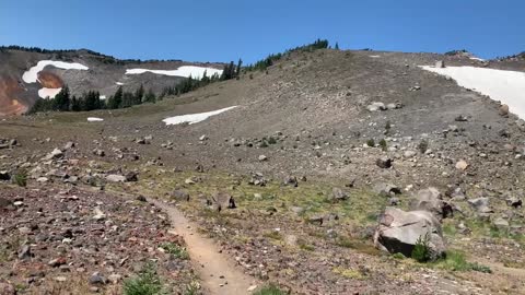 Central Oregon - Three Sisters Wilderness - final descent to Camp Lake + base of Chamber Lakes Basin
