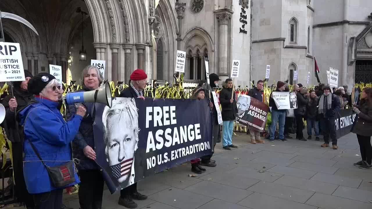 La Justicia Británica Da Luz Verde A La Extradición A Eeuu De Julian Assange 