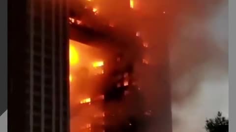Incredible massive fire at skyscraper