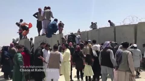 Chaotic sence at Kabul airport as 1000 flee.