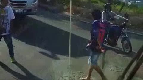 Video: cámara registró pelea de jóvenes a machete en Floridablanca
