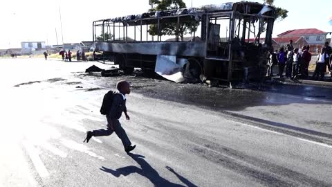 Buses set ablaze in Cape Town as taxi strike starts