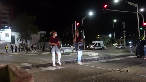 Venezolana Singing in the street in Barranquilla Colombia