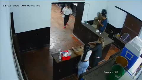 Video: Así fue la brutal agresión contra un hombre en un establecimiento público de Girón