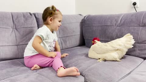 Cute_Baby_Meets_New_Chicken_for_the_First_Time