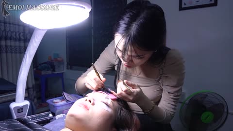 Brow clean up of Seoul Barber nickname Lee, Ji Eun (IU) transformed into a makeup artist