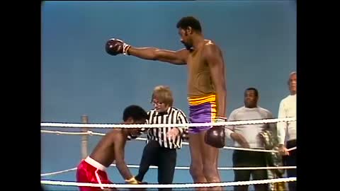 Sammy Davis Jr. vs. Wilt Chamberlain - Rowan & Martin's Laugh-In - George Schlatter