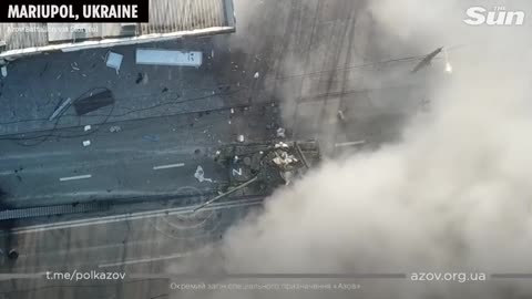 Russian forces jump out of 'Z' tank before it's destroyed by Ukraine forces in Mariupol