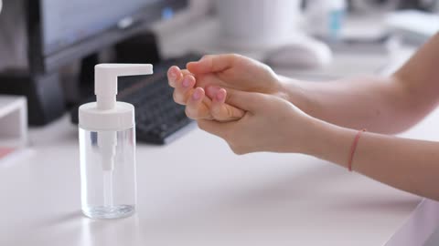 Person cleaning their hands with gel