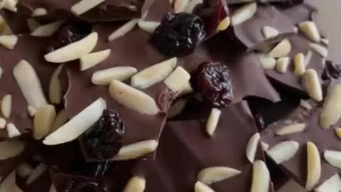 KTKK Keto Chocolate Almond Bark