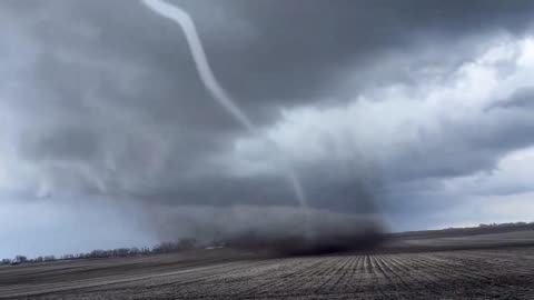Crazy Pencil Thin Rope Tornado in Iowa 4-16-2024