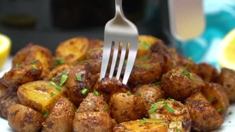 Golden Perfection: Crispy Air Fryer Potatoes Recipe That'll Rumble Your Taste Buds!
