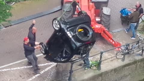 Smart car pulled from Amsterdam canal after "high-speed" chase