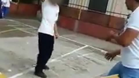Estudiante de 13 años amenazó a docente con un cuchillo en Bucaramanga