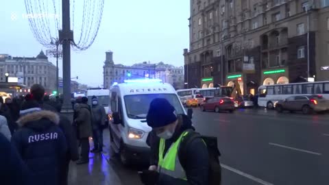 Hundreds of Moscow drivers honk the horns in support of Navalny protest