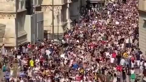 Thousands Protest in Italy against Vaccine and Passports