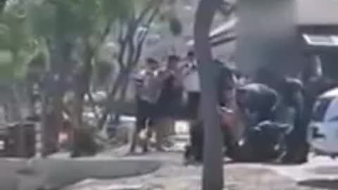 ΒΙΑΙΗ σύλληψη για… ηλιοθεραπεία μετά από «ρουφιανιά»! Τραγικές εικόνες στην Κύπρο (ΒΙΝΤΕΟ)